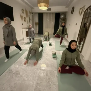 مجموعه تخصصی ماساژ و یوگا فرشته پویا - کلاس یوگا نیمه خصوصی بزرگسال
