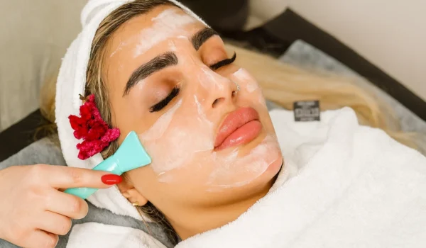 مجموعه تخصصی ماساژ و یوگا فرشته پویا - خدمات فیشیال صورت