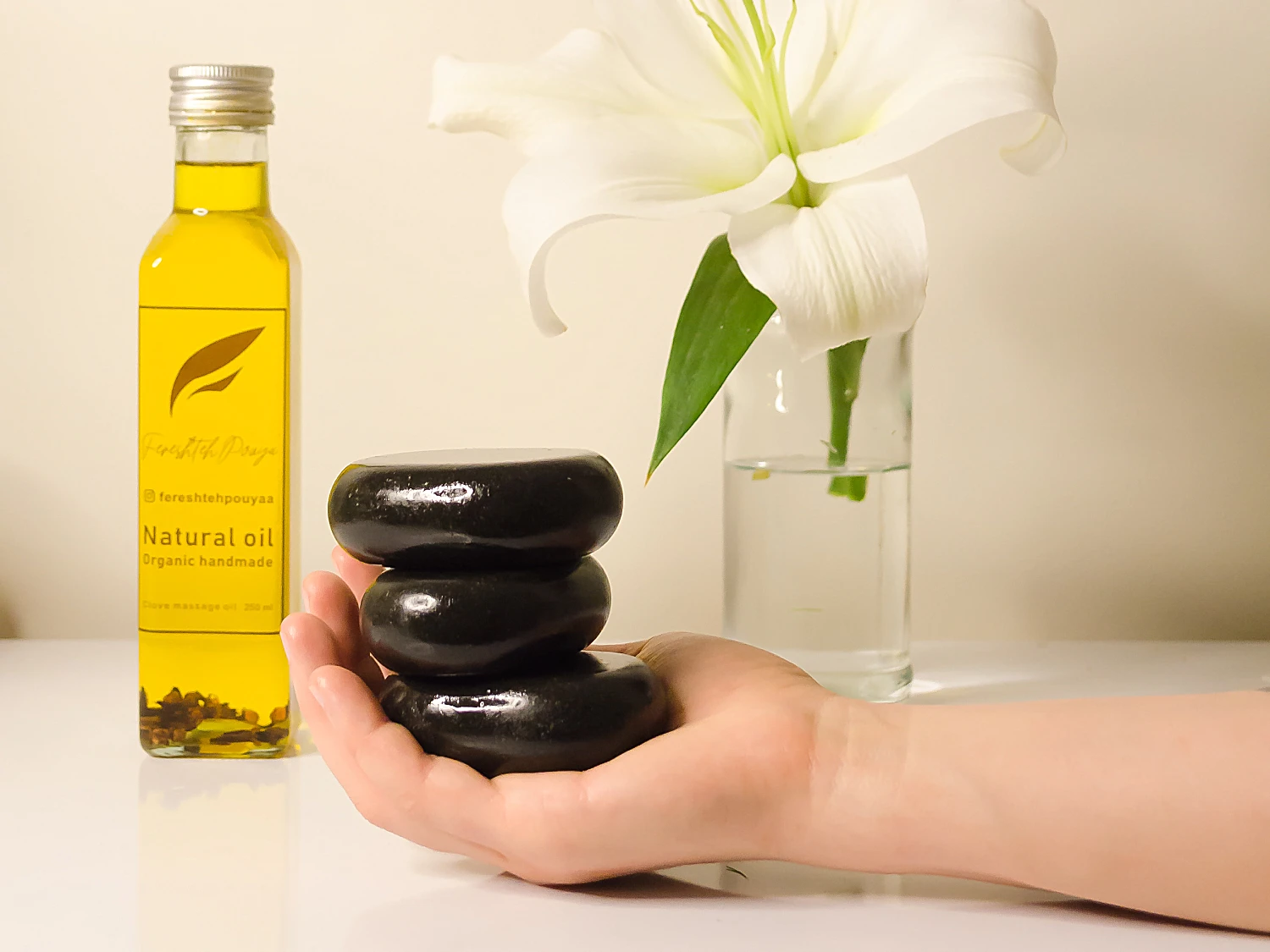  ماساژ سنگ داغ